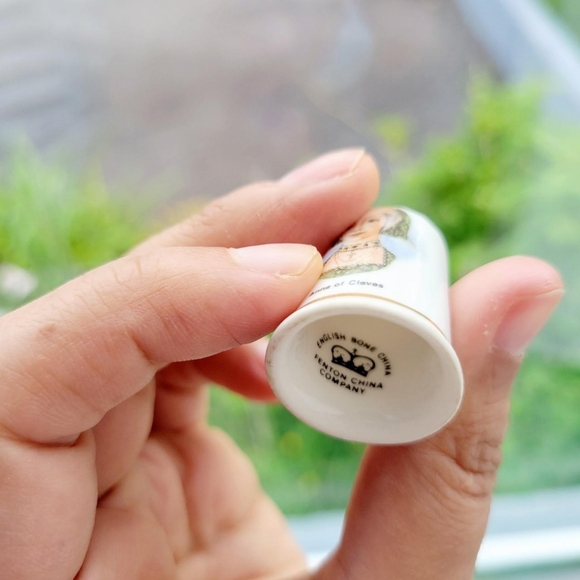 *RARE* Vintage Anne of Cleves Collectible Fenton Fine Bone China Thimble - Picture 5 of 6